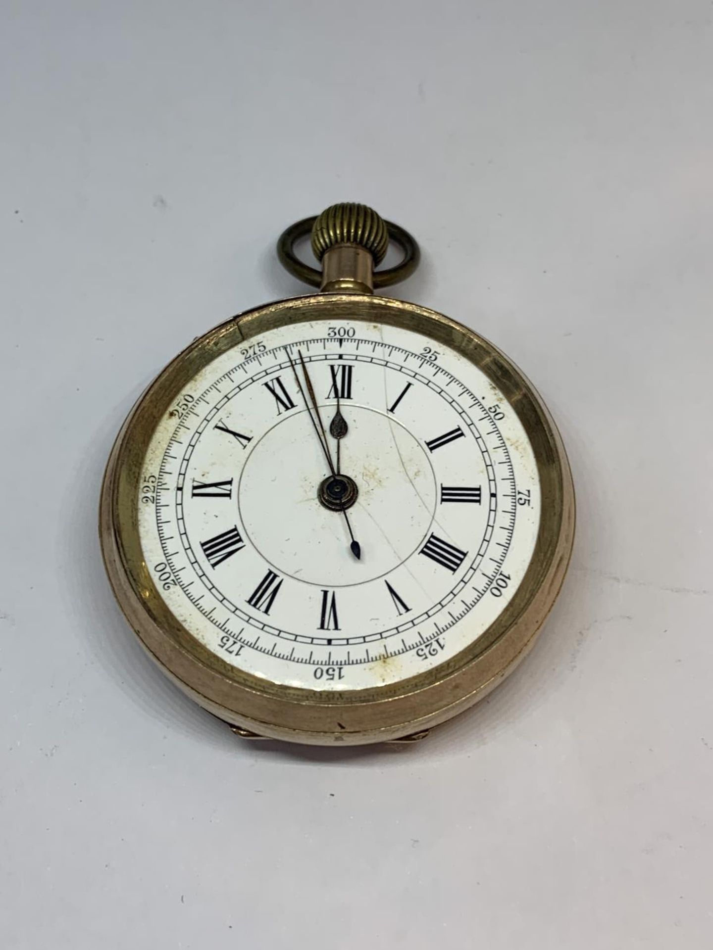 A GENTLEMANS 9CT GOLD OPEN FACED POCKET WATCH GROSS WEIGHT 90.38 GRAMS WITH LEVER ESCAPEMENT AND A