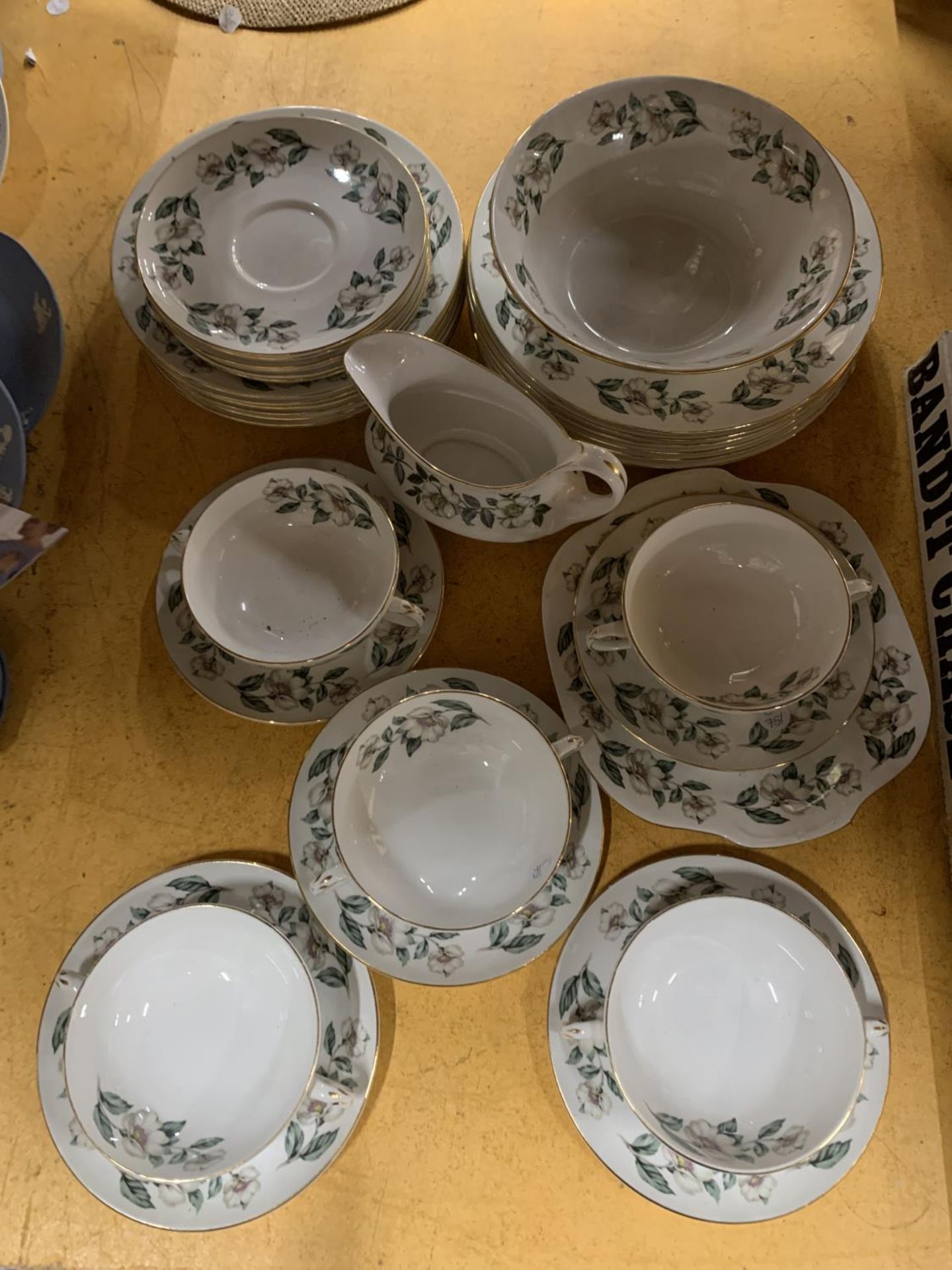 A QUANTITY OF CROWN STAFFORDSHIRE DINNERWARE TO INCLUDE SOUP COUPES AND SAUCERS, PLATES, A SERVING - Image 2 of 6