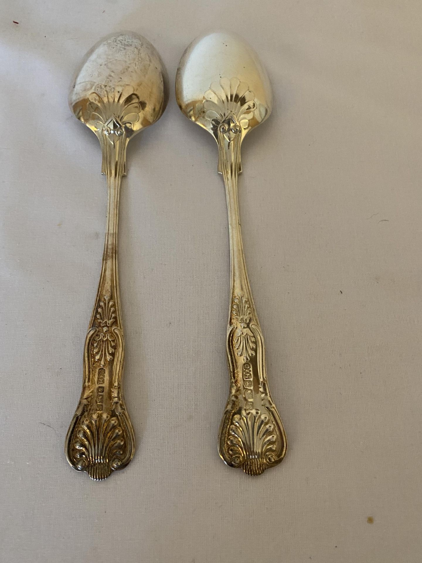 A PAIR OF ELIZABETH II 1959 HALLMARKED SHEFFIELD SILVER SPOONS, MAKER GEE & HOLMES, GROSS WEIGHT 187 - Image 9 of 15