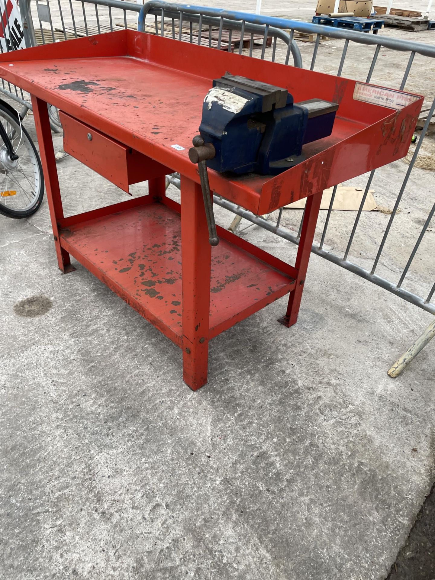 AN AMERICAN PRO METAL WORKBENCH WITH LOWER SHELF AND SINGLE DRAWER COMPLETE WITH A TASKMASTER 6" - Image 2 of 3