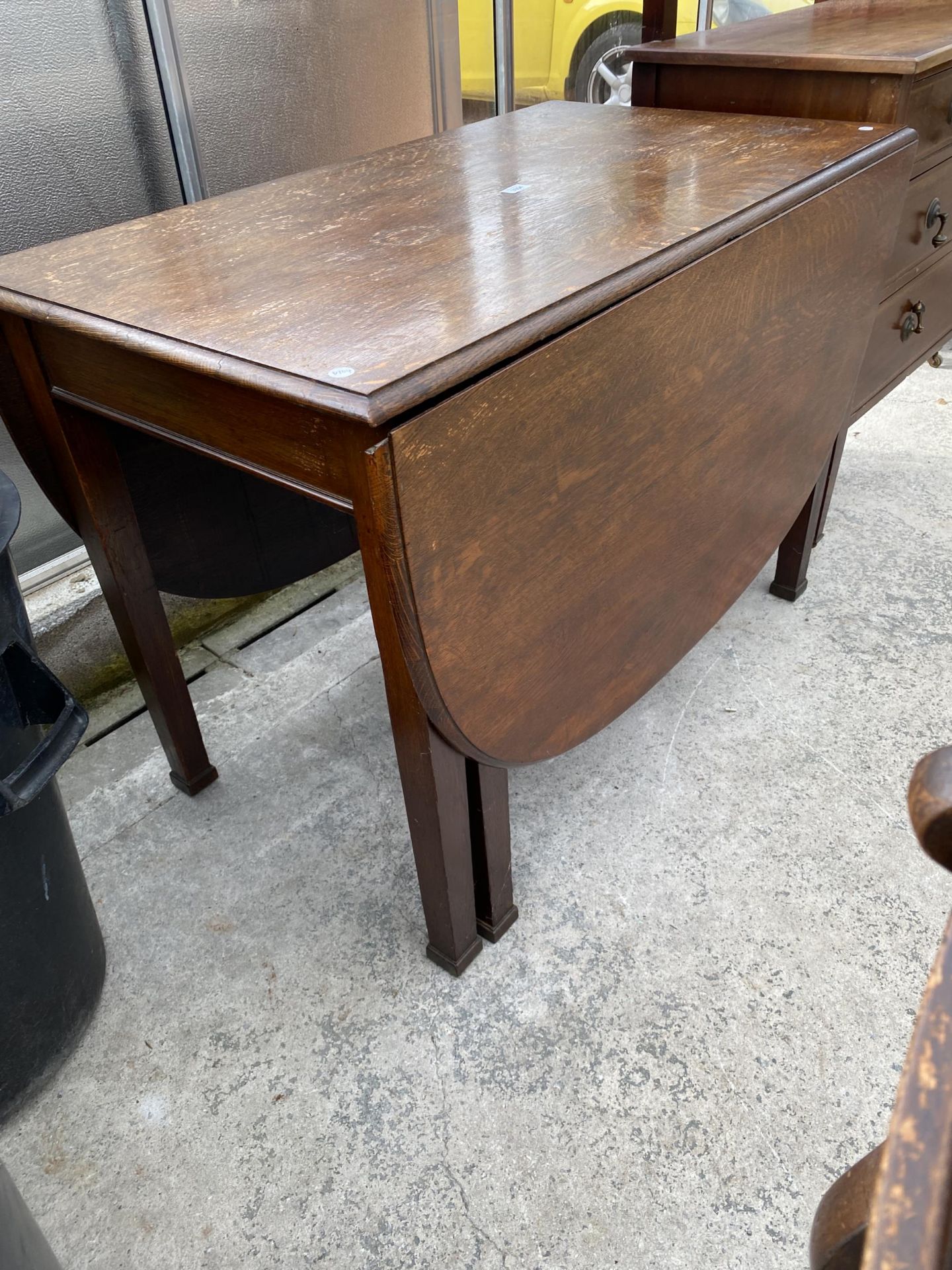 A MID 20TH CENTURY OAK DROP-LEAF DINING TABLE, 65 X 42" OPENED - Image 2 of 2