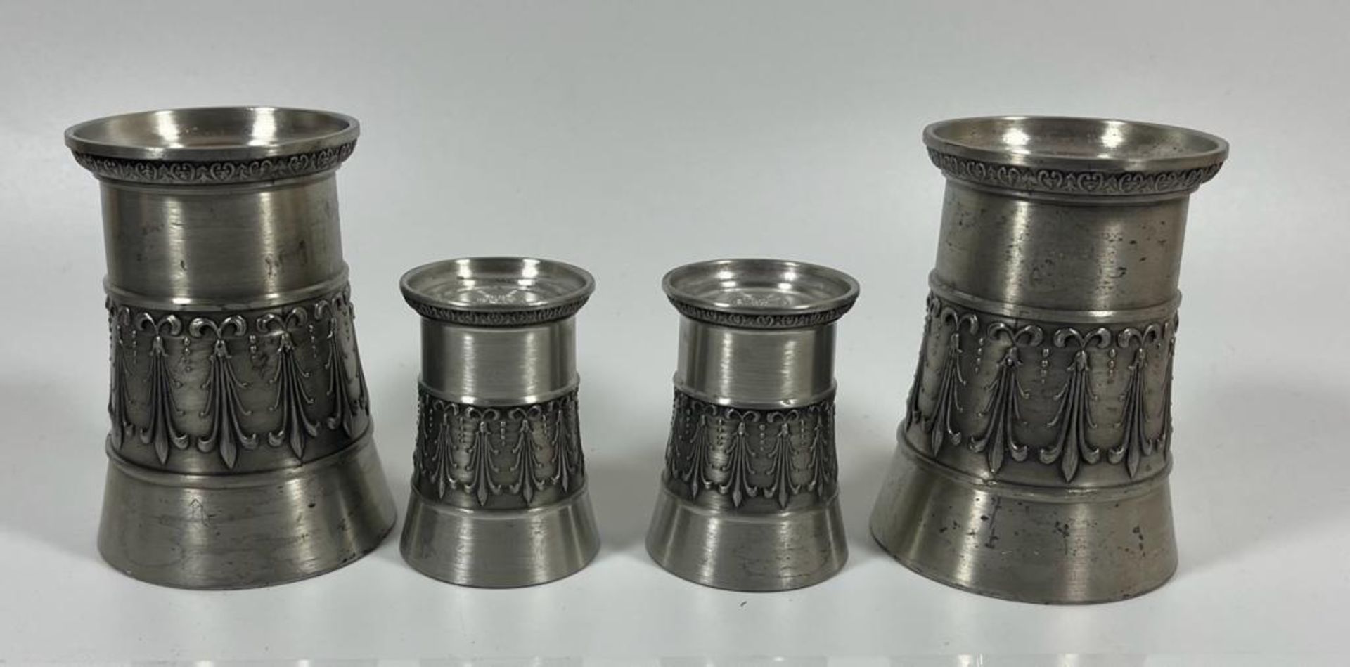 A SET OF FOUR SKS ZINN 95% PEWTER DRINKING GLASSES, HEIGHT OF LARGEST PAIR 9 CM - Image 3 of 5