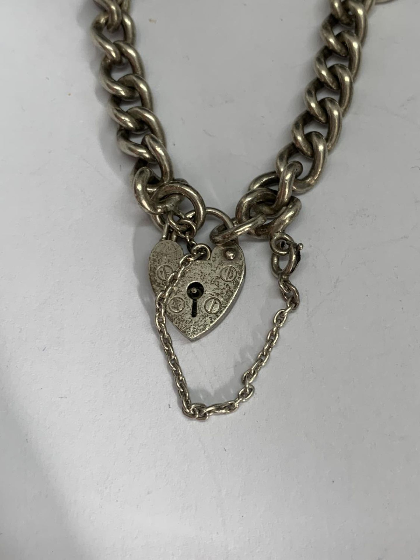 A SILVER PADLOCK WRIST CHAIN - Image 3 of 3