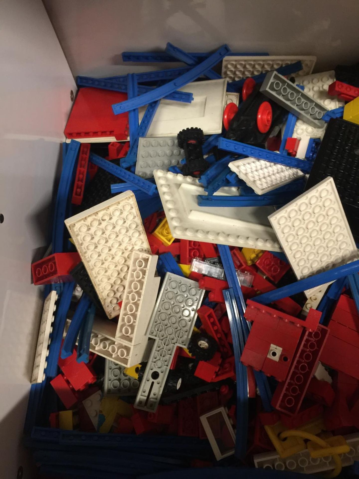 A QUANTITY OF LEGO PIECES - Image 3 of 3