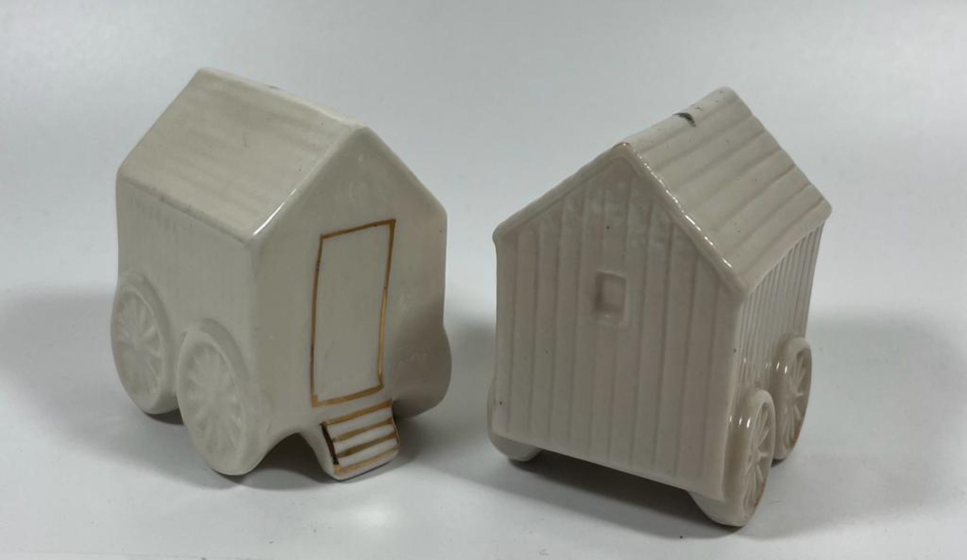 A PAIR OF VINTAGE CRESTED WARE CHINA BATHING HUTS, FLORENTINE & CORONA - MORECAMBE AND APPLESY - Image 2 of 3