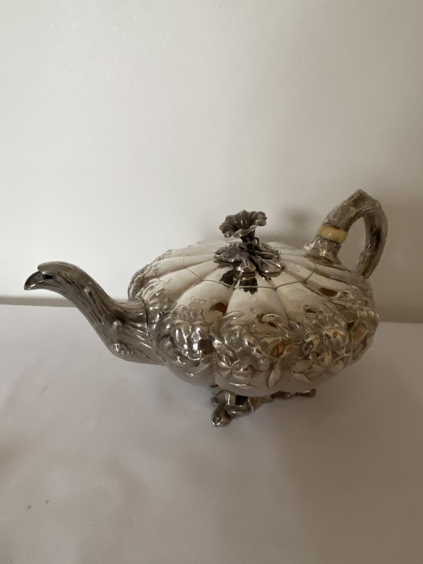 A VICTORIAN 1840 HALLMARKED LONDON SILVER TEAPOT, MAKER WC, POSSIBLY WILLIAM CHANDLESS, GROSS WEIGHT - Image 6 of 21