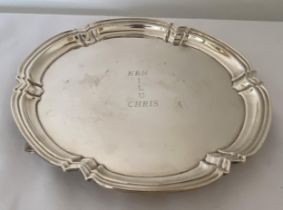 AN ELIZABETH II 1966 HALLMARKED SHEFFIELD SILVER SALVER / CARD TRAY, MAKER COOPER BROTHERS & SONS