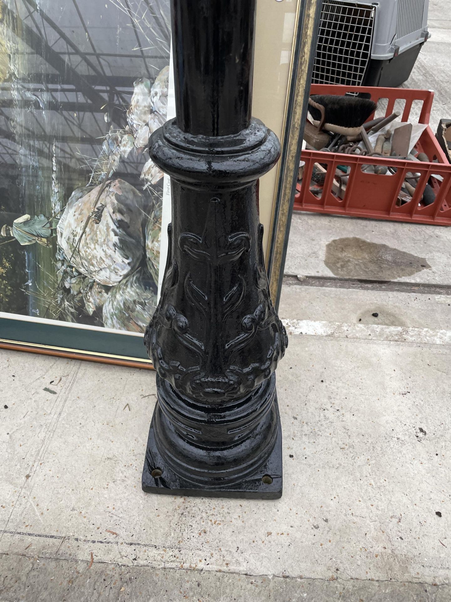 A VINTAGE DECORATIVE CAST ALLOY ELECTRIC STREET LAMP POST WITH COPPER TOP - Image 3 of 4
