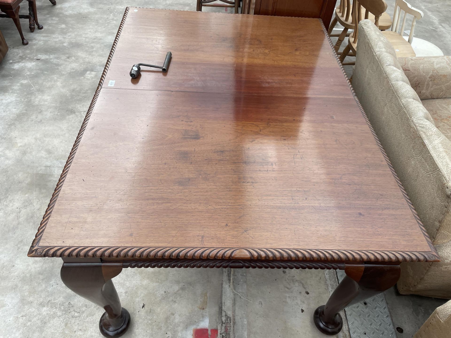 AN EARLY 20TH CENTURY MAHOGANY WIND-OUT DINING TABLE ON CABRIOLE LEGS, WITH ROPE EDGE, 57 X 41" ( - Image 4 of 7