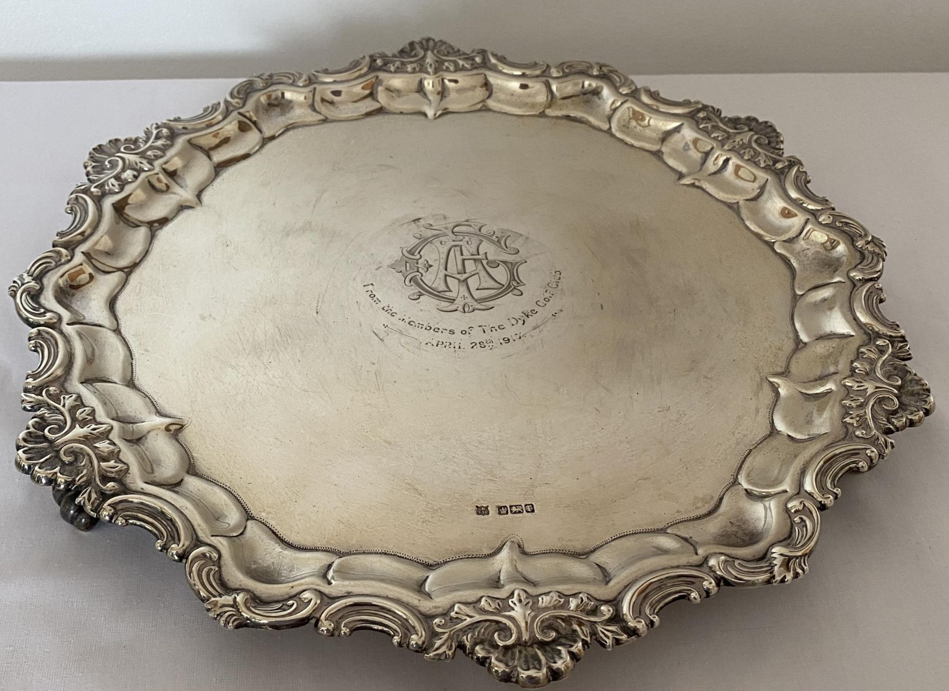 AN EDWARD VII 1909 HALLMARKED SHEFFIELD SILVER SALVER / CARD TRAY, MAKER FENTON BROTHERS LTD, 31 X