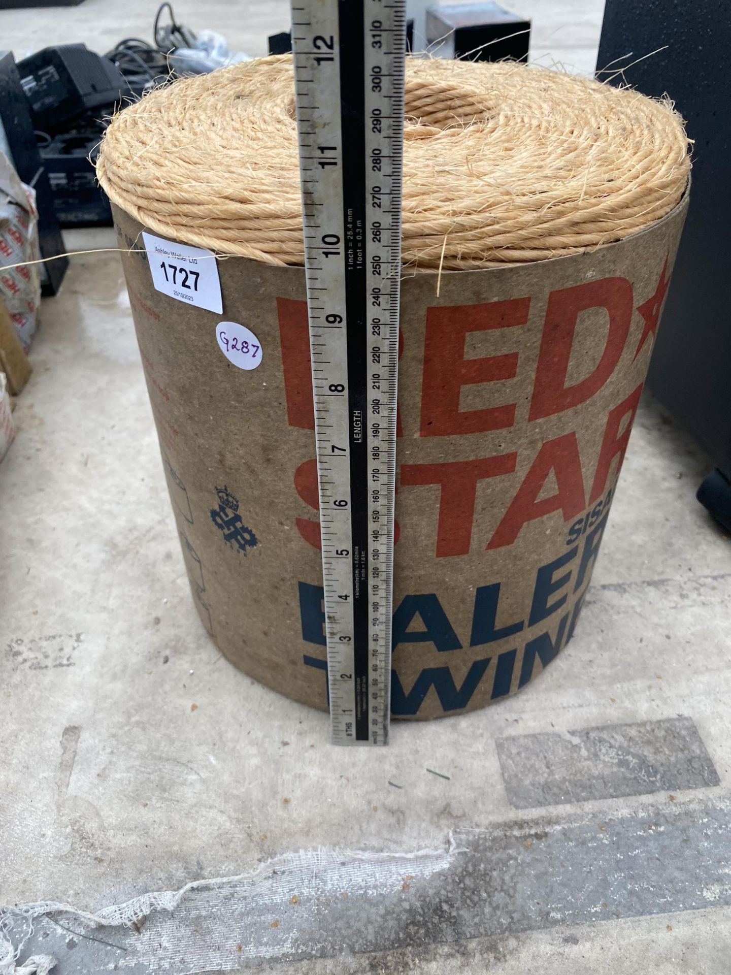 A ROLL OF RED STAR HESIAN BALER TWINE - Image 3 of 4