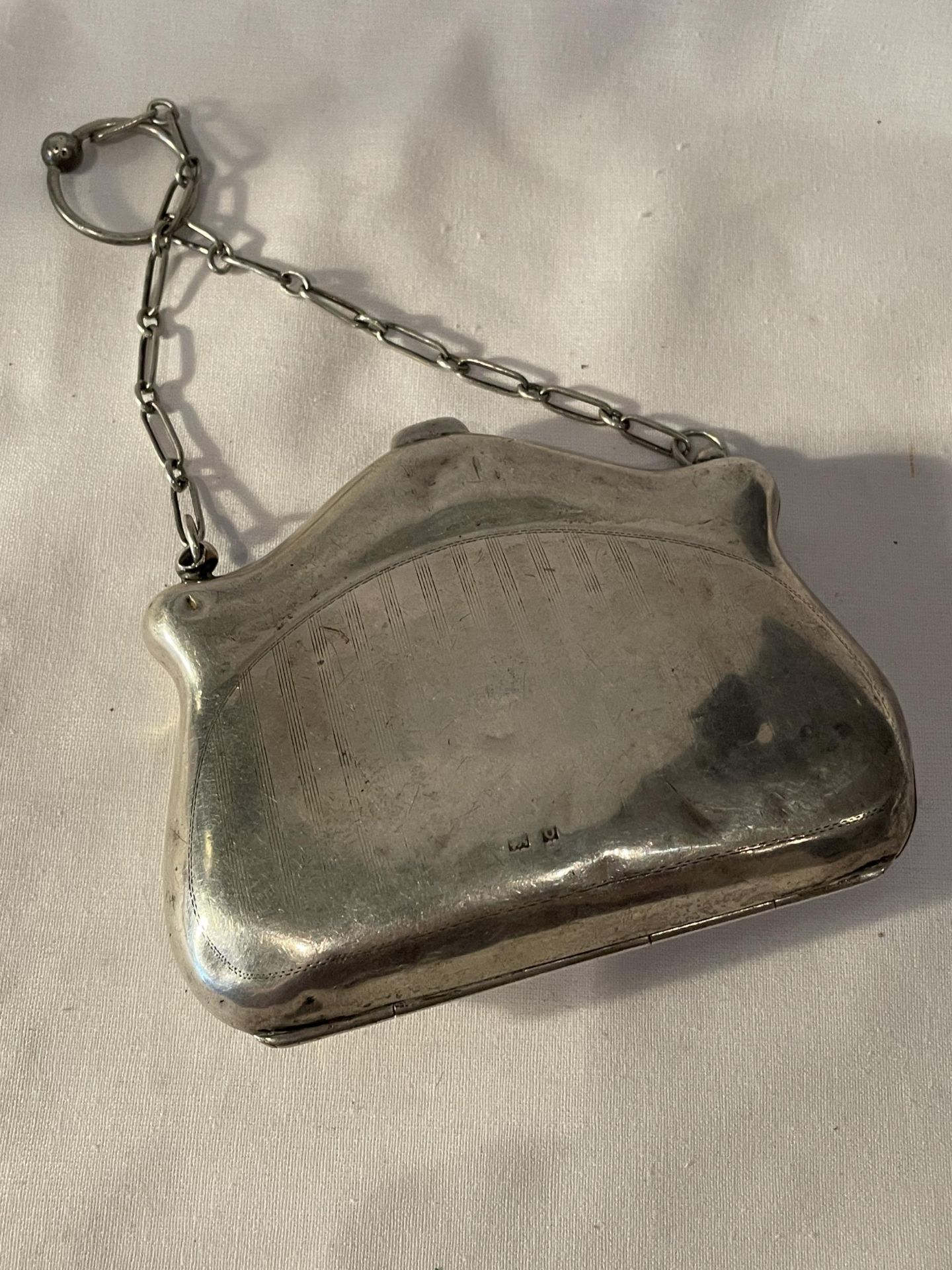 A GEORGE VI 1938 HALLMARKED BIRMINGHAM SILVER PURSE, MAKER INDISTINCT, GROSS WEIGHT 98 GRAMS - Image 5 of 15