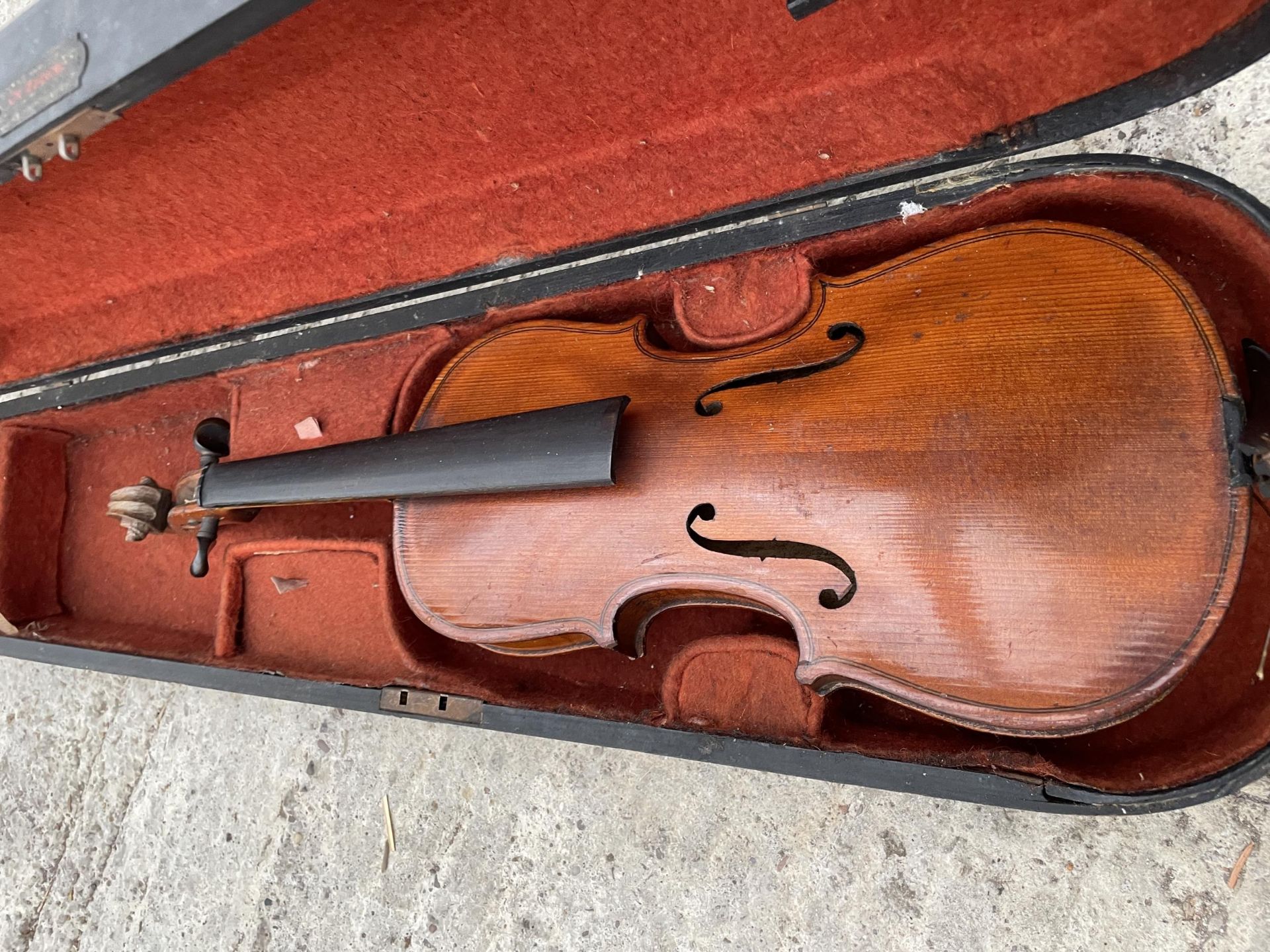 A WOODEN VIOLIN WITH CARRY CASE - Image 2 of 5