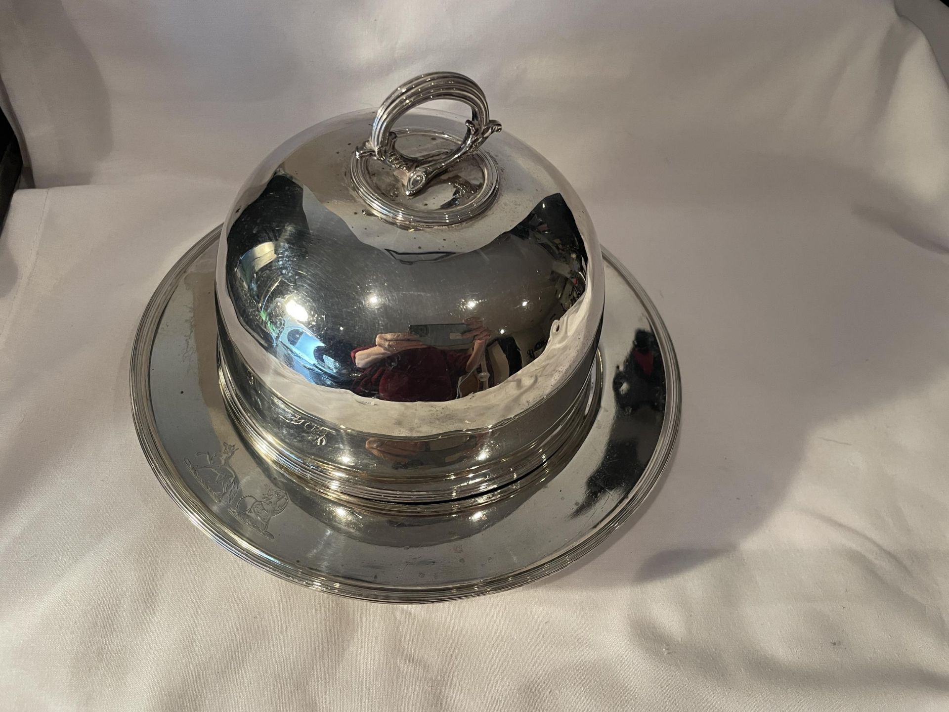 A VICTORIAN 1892 HALLMARKED BIRMINGHAM SILVER DOMED SERVING DISH WITH INNER PLATE AND BASE - Image 5 of 21