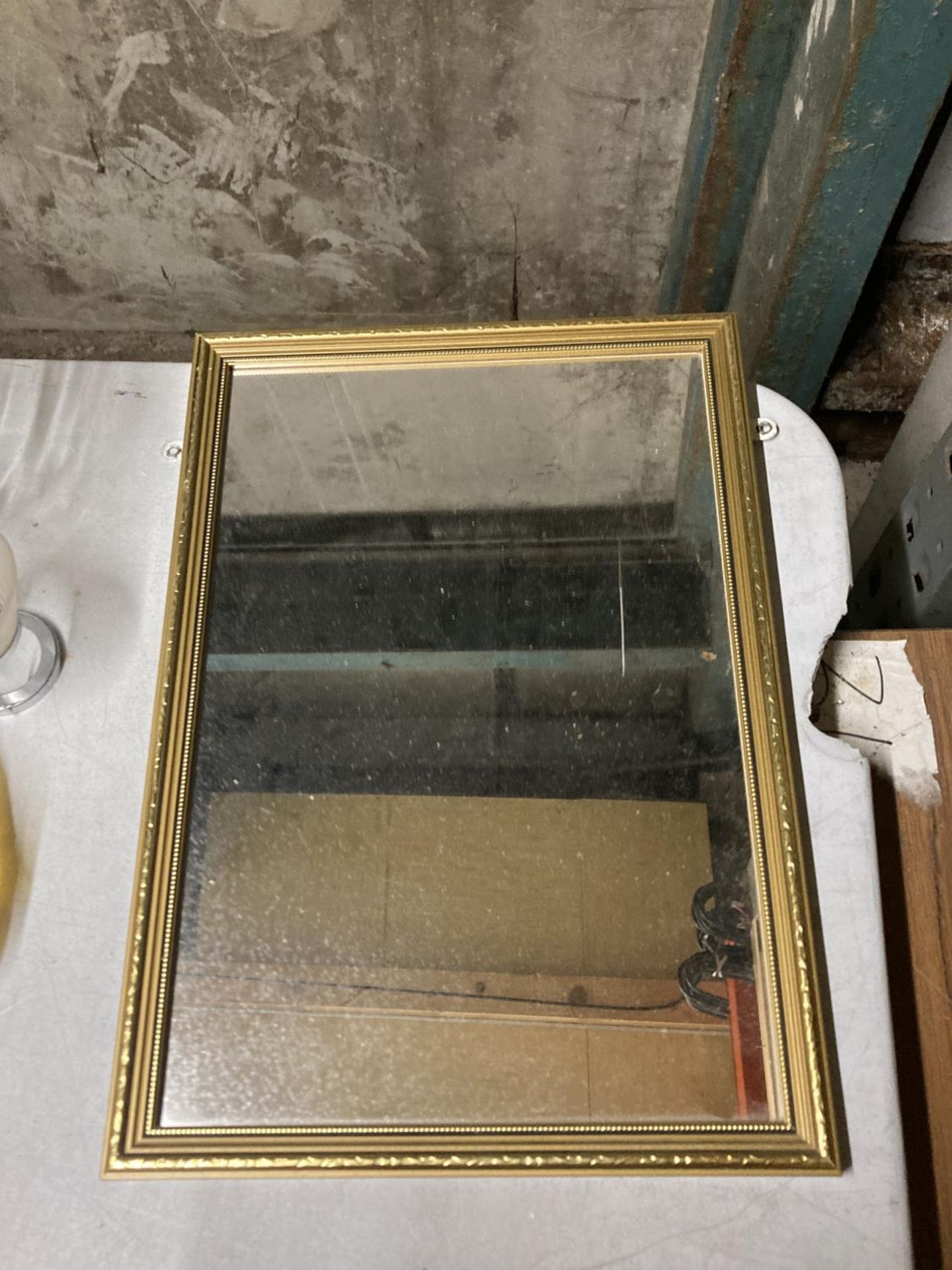 A BRASS EFFECT MIRROR TOGETHER WITH THREE VINTAGE PRINTS TO INCLUDE PARIS L.A. MADELEINE, AN - Bild 3 aus 3