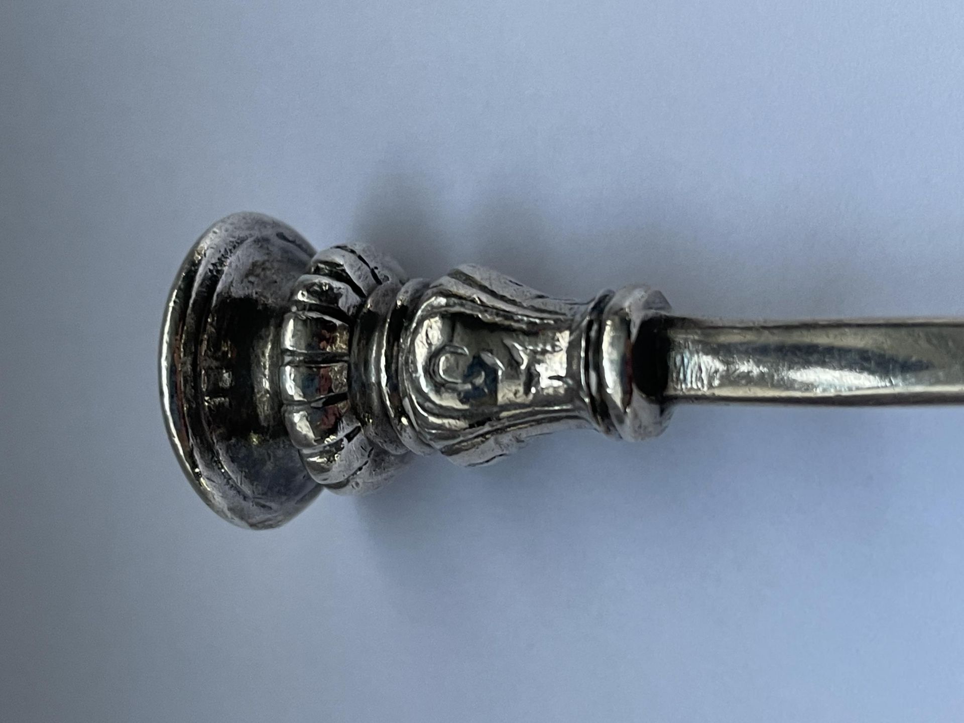 A GEORGE III, POSSIBLY 1773, HALLMARKED LONDON SILVER SPOON WITH WAX SEAL TYPE END, MAKER - Image 6 of 21