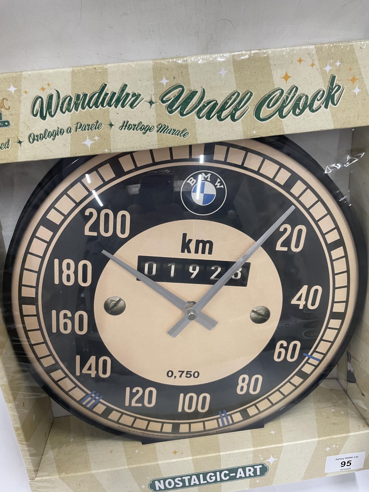 A NEW AND BOXED BMW WALL CLOCK - Bild 2 aus 2