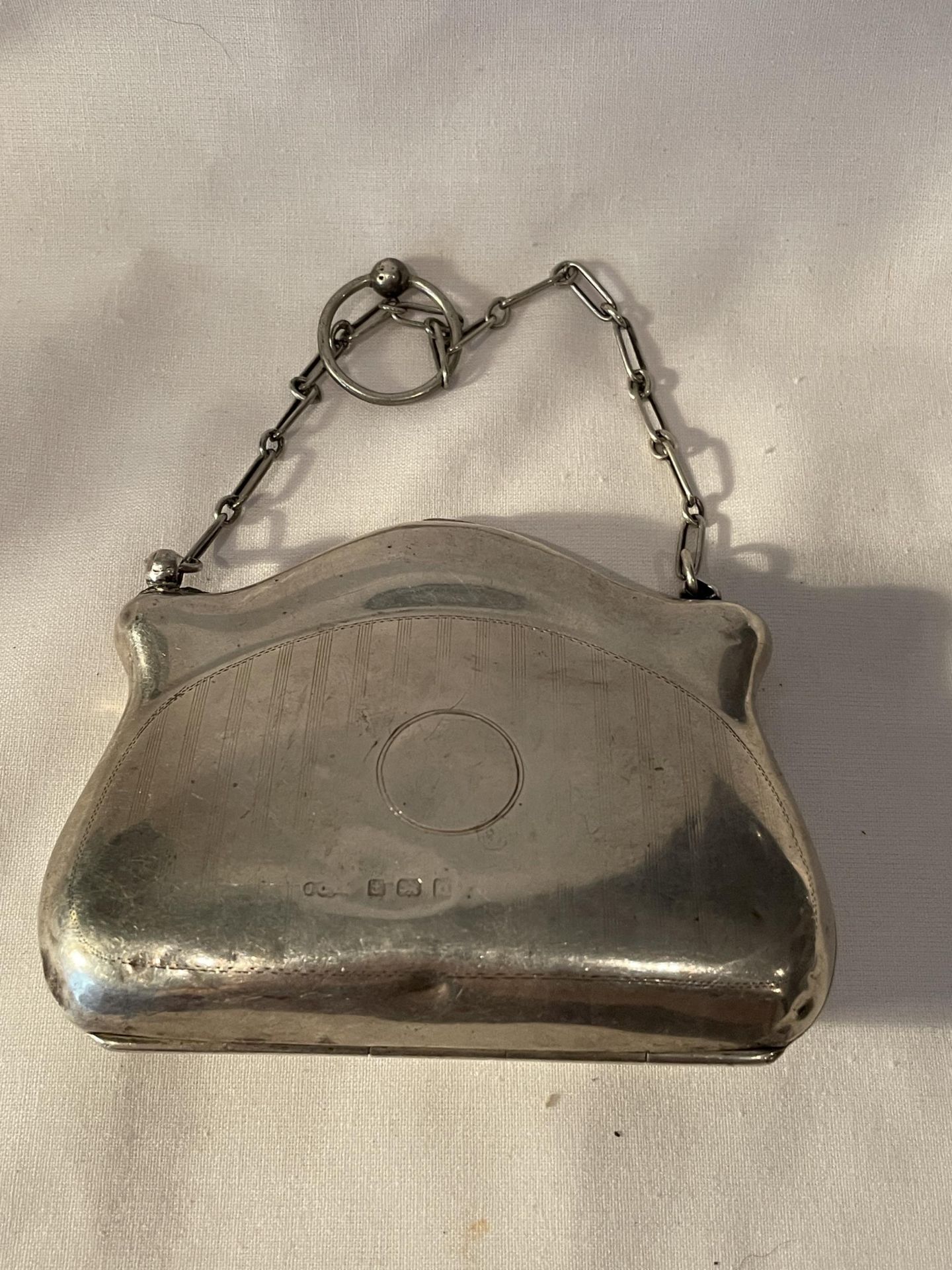 A GEORGE VI 1938 HALLMARKED BIRMINGHAM SILVER PURSE, MAKER INDISTINCT, GROSS WEIGHT 98 GRAMS