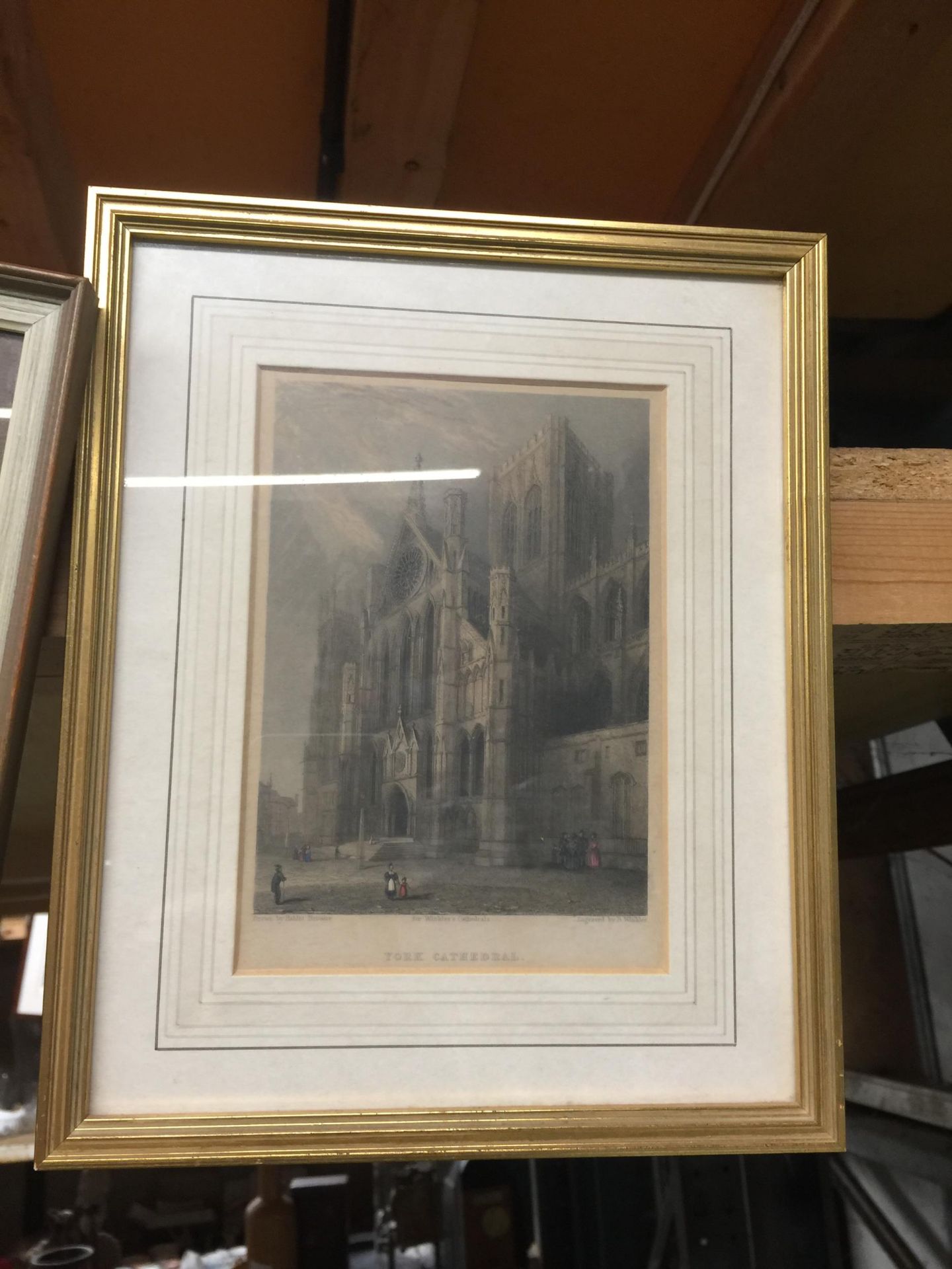 A GROUP OF FOUR FRAMED PICTURES TO INCLUDE PAIR OF CATHEDRAL ENGRAVINGS IN GILT FRAMES - Bild 3 aus 3
