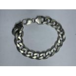 A HEAVY MARKED SILVER FLAT LINK BRACELET LENGTH 22 CM WEIGHT 56.6 GRAMS