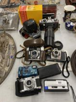 A COLLECTION OF VINTAGE CAMERAS TO INCLUDE PRAKTICA LTL WITH LENS, ZEISS IKON COLORA, KODAK 'BANTAM'