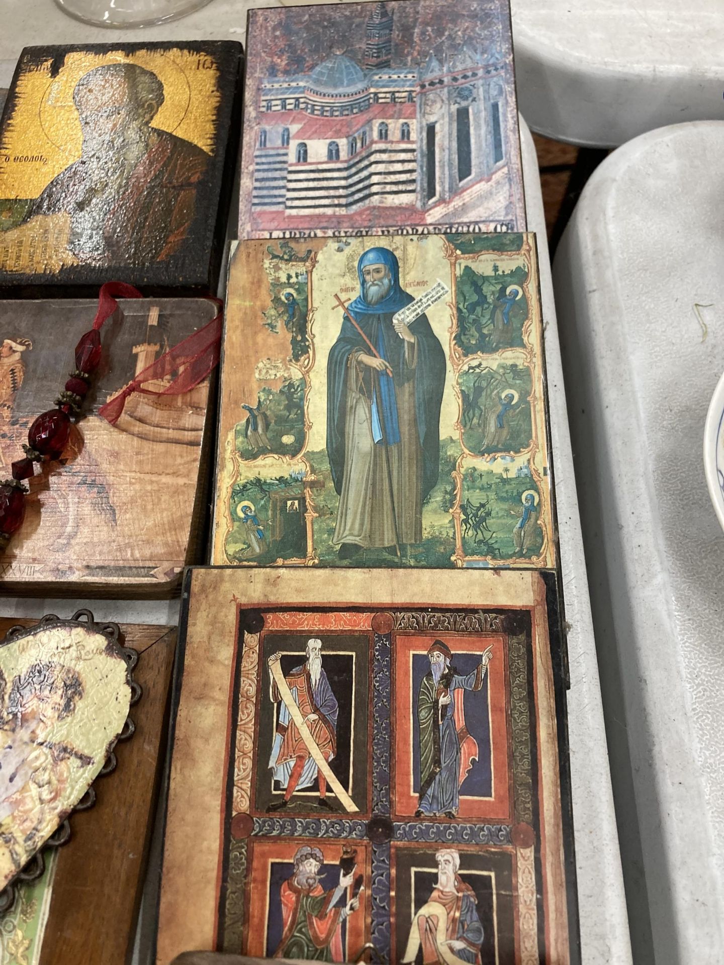 A COLLECTION OF RELIGIOUS ICON PLAQUES, FURTHER FRAMED ITEMS ETC - Image 3 of 4