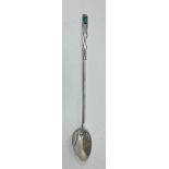 A BELIEVED SILVER LONG SPOON WITH TURQUOISE CABOCHON, LENGTH 21.5 CM