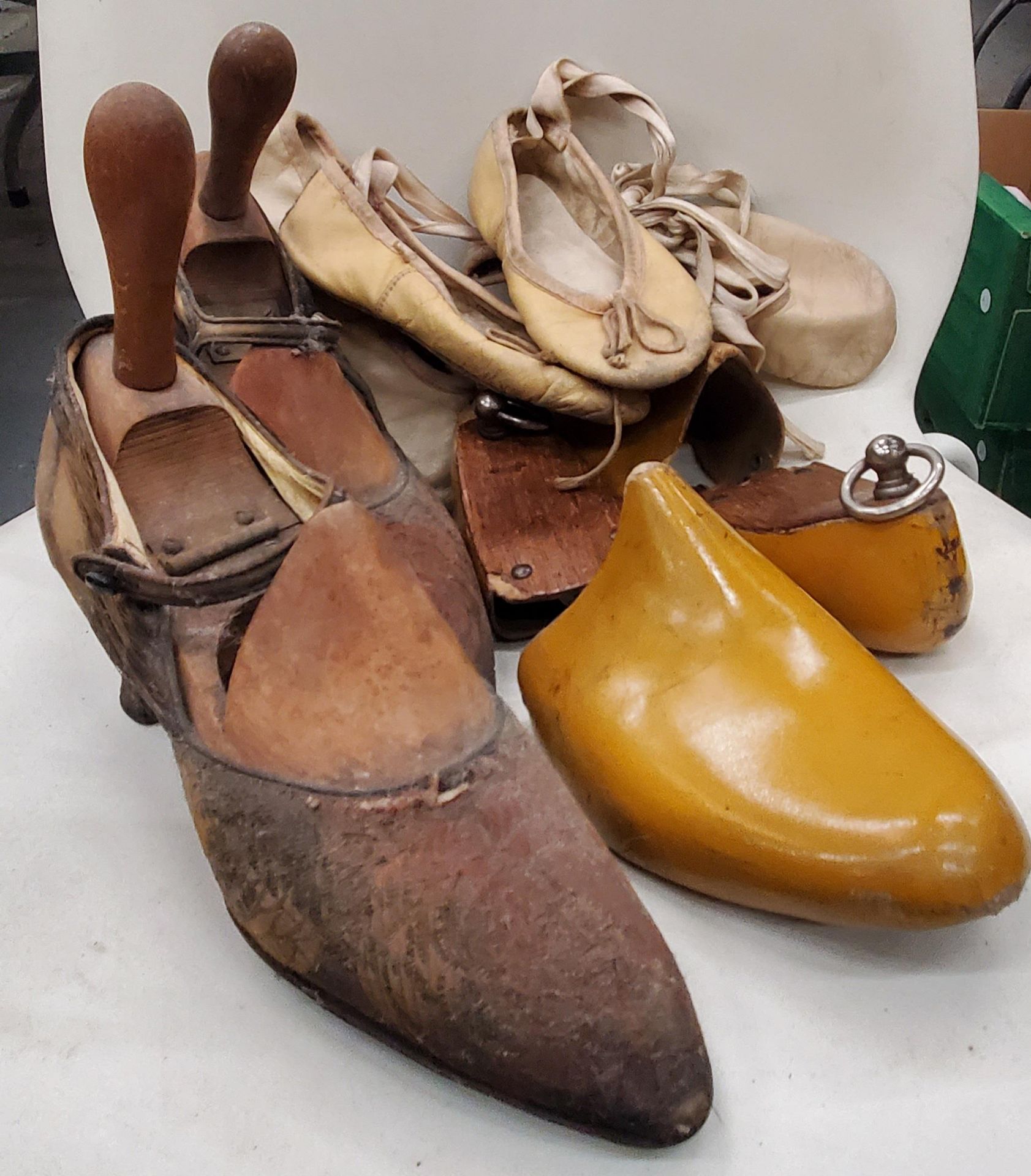 TWO PAIRS OF VINTAGE BALLET SHOES, A PAIR OF VINTAGE LADIES SHOES WITH SHOE STRETCHERS PLUS A PAIR