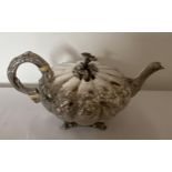 A VICTORIAN 1840 HALLMARKED LONDON SILVER TEAPOT, MAKER WC, POSSIBLY WILLIAM CHANDLESS, GROSS WEIGHT
