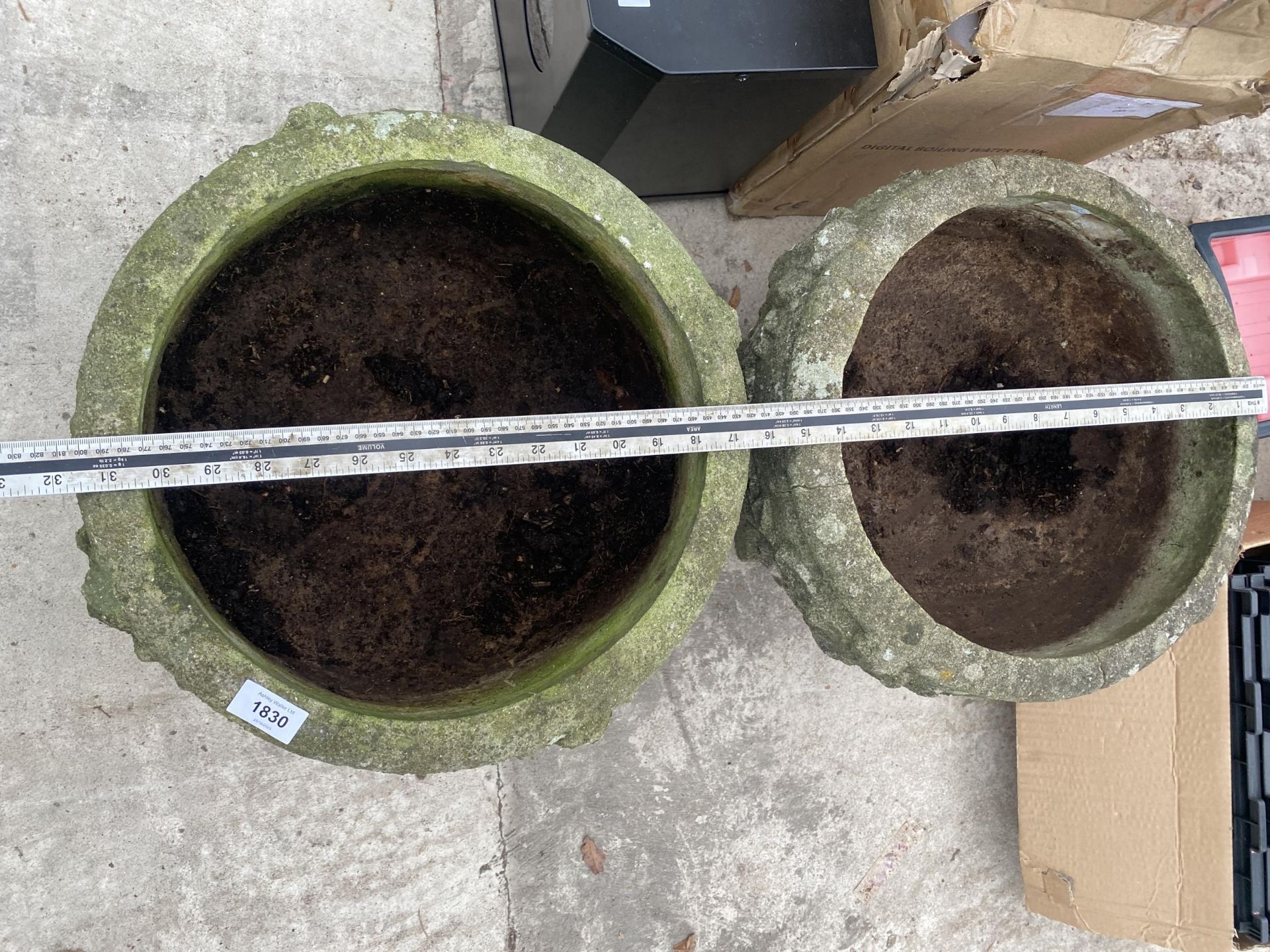 A PAIR OF RECONSTITUTED STONE CIRCULAR BOWL PLANTERS WITH PEDESTAL BASES - Image 3 of 3