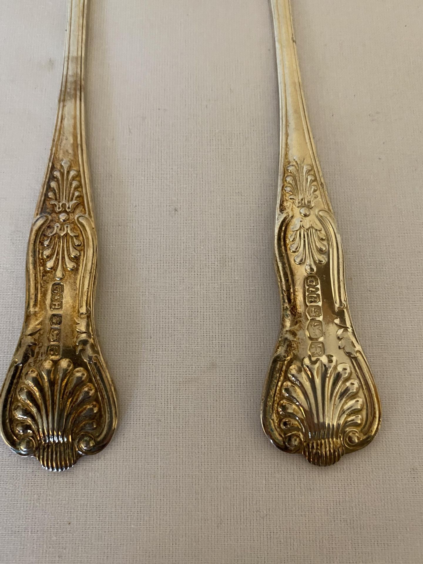 A PAIR OF ELIZABETH II 1959 HALLMARKED SHEFFIELD SILVER SPOONS, MAKER GEE & HOLMES, GROSS WEIGHT 187 - Image 12 of 15