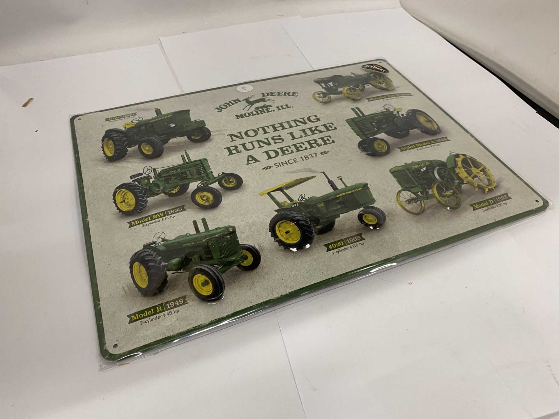 A JOHN DEERE TRACTOR METAL SIGN, 39CM X 30CM - Image 2 of 3