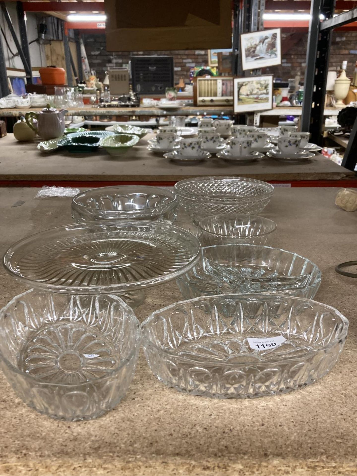 A GROUP OF VINTAGE GLASS BOWLS ETC