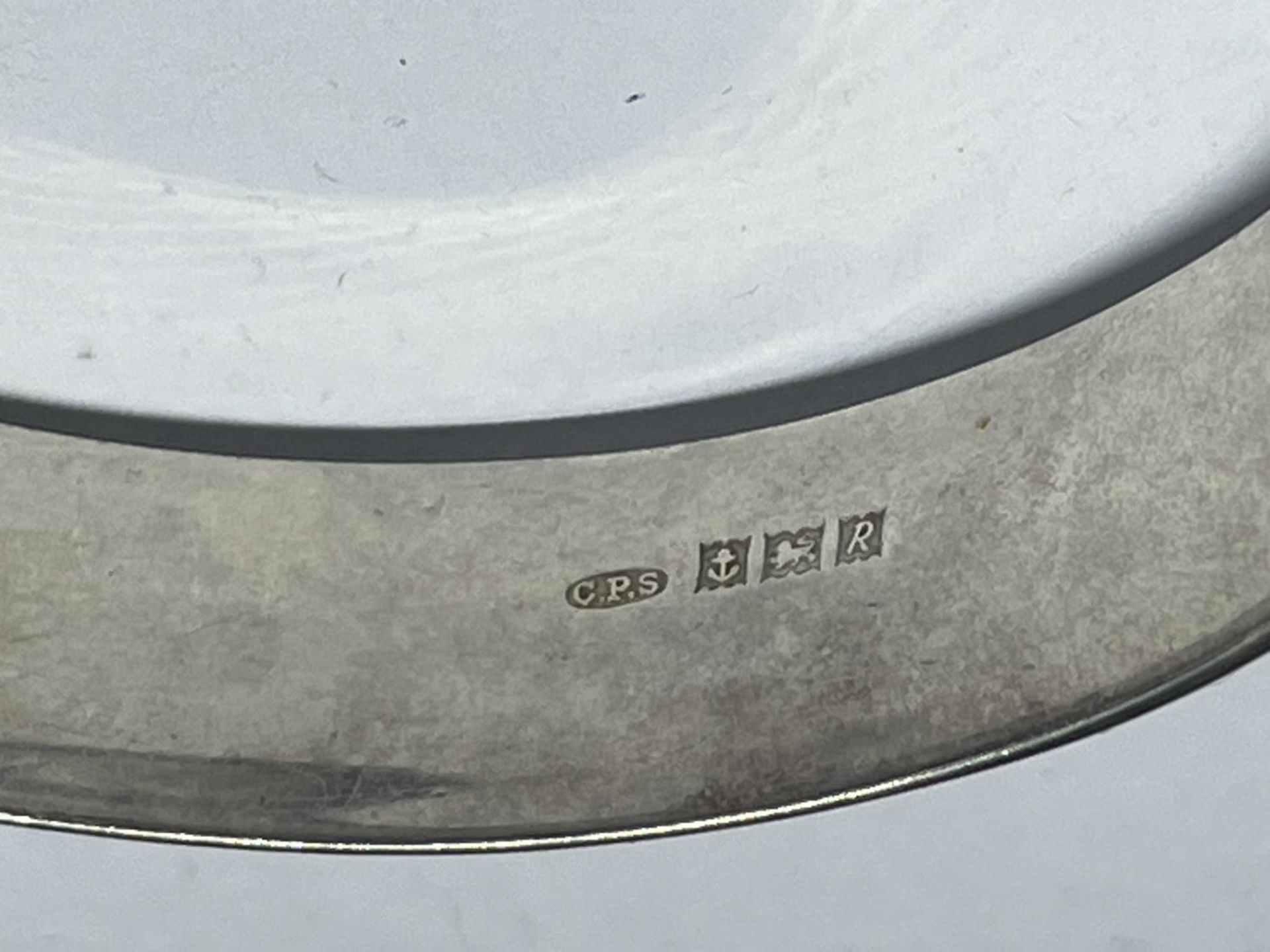 A HALLMARKED BIRMINGHAM SILVER BANGLE WEIGHT 21.3 GRAMS - Image 4 of 4