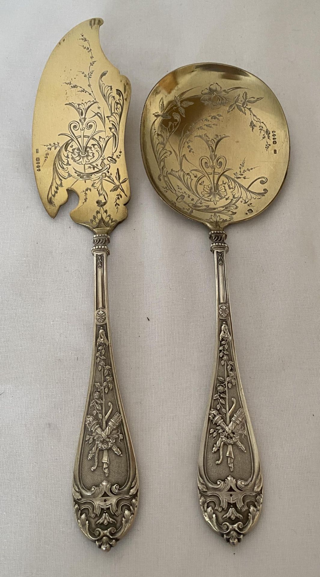A PAIR OF VICTORIAN 1895 HALLMARKED LONDON SILVER FISH KNIFE AND SPOON SERVERS, MAKER A.H, GROSS - Image 3 of 15