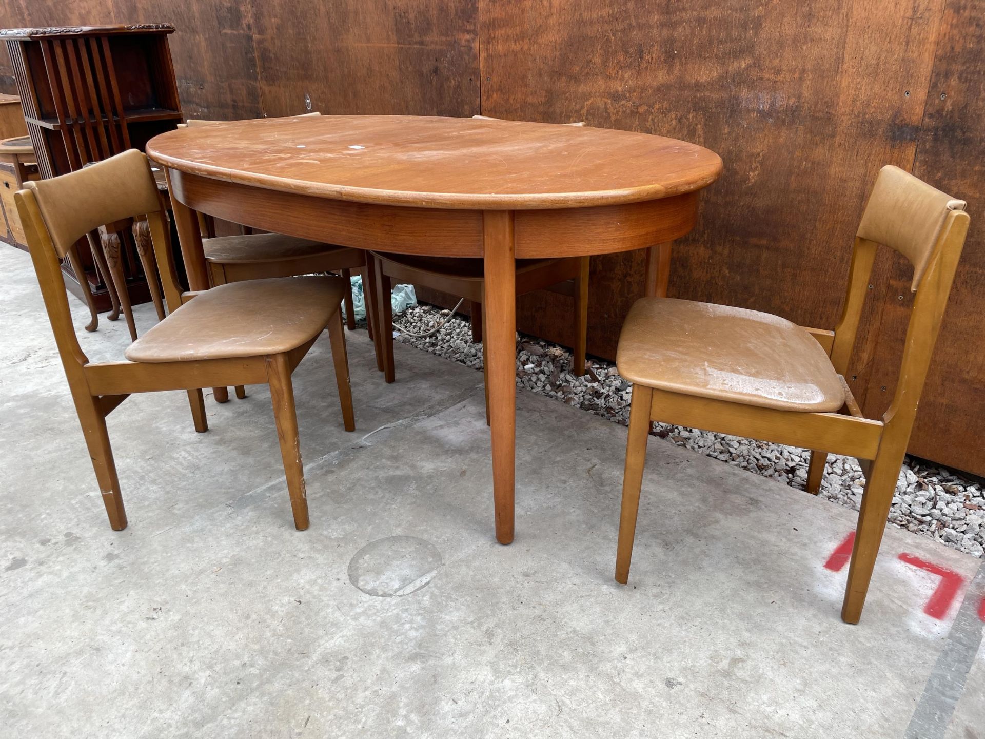 AN OVAL RETRO TEAK EXTENDING DINING TABLE, 60 X 36" (LEAF 18") AND FOUR CHAIRS - Image 5 of 6