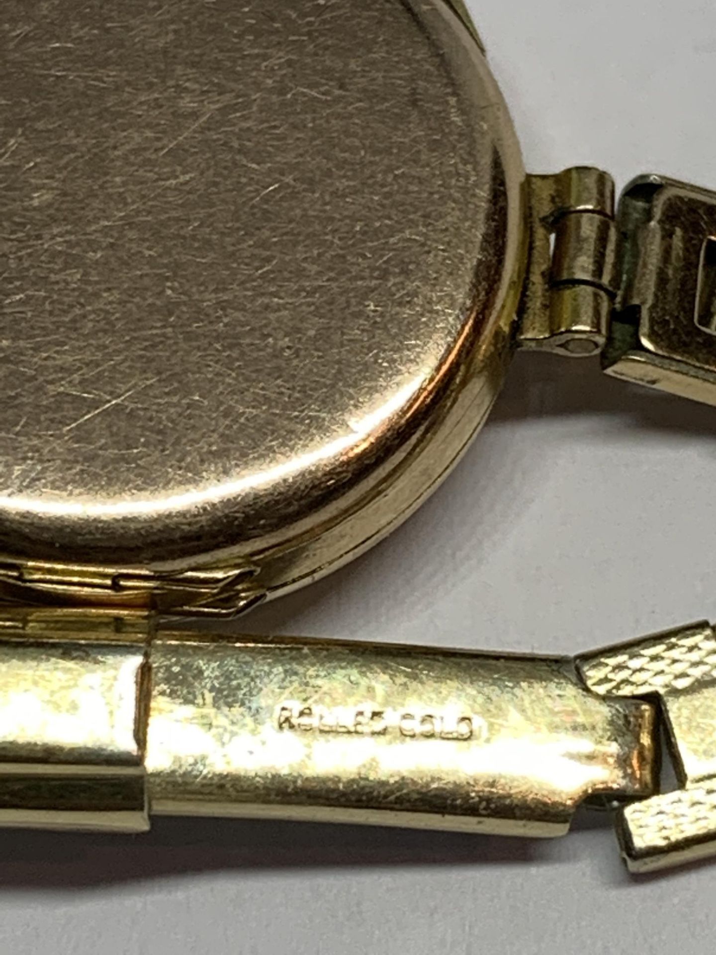 A VINTAGE WRIST WATCH WITH 9 CARAT GOLD CASE AND GOLD PLATED STRAP - Image 4 of 4