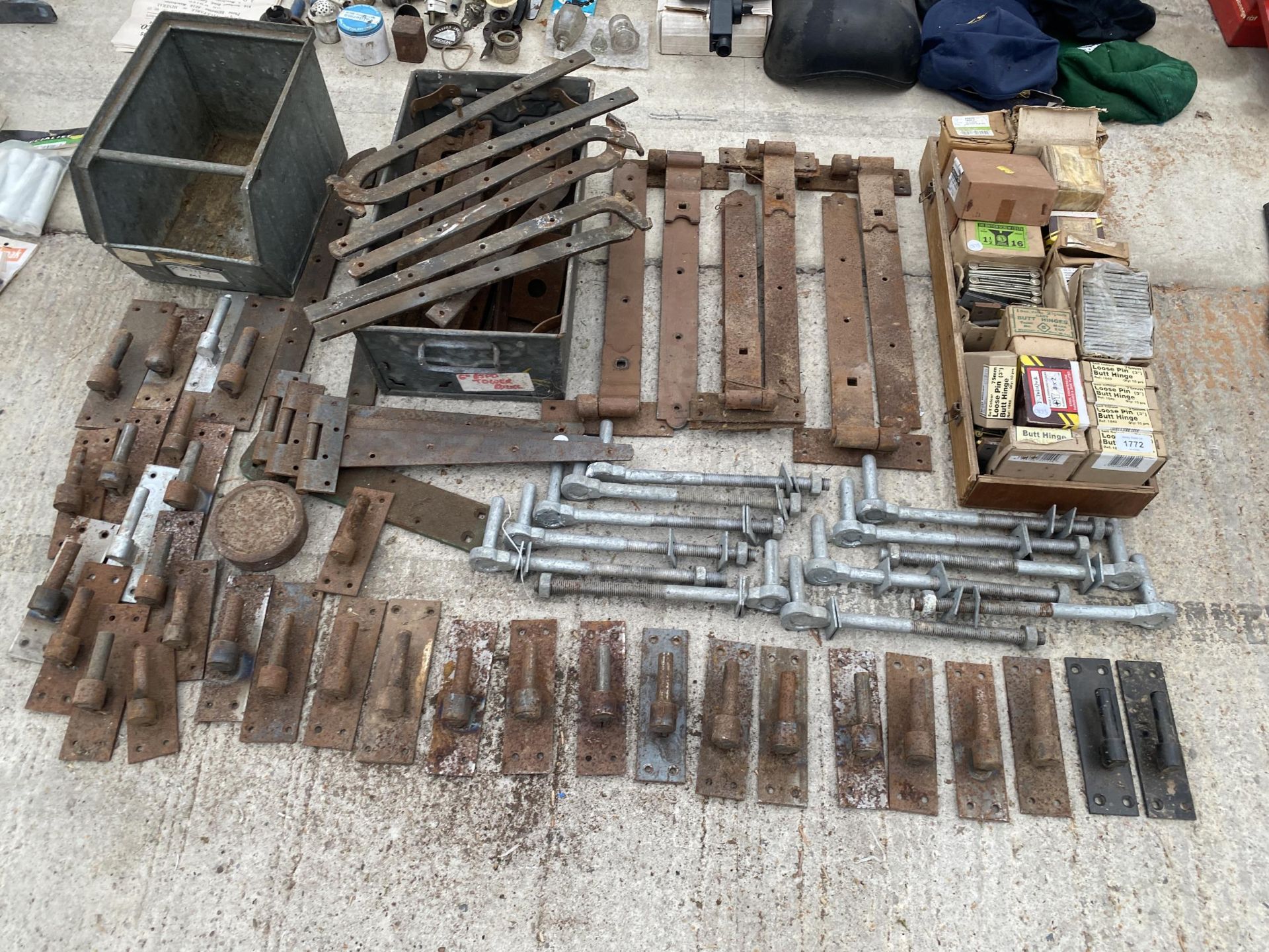 A LARGE ASSORTMENT OF VARIOUS GATE HINGES