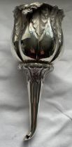 A GEORGIAN HALLMARKED SILVER TWO PIECE ROSE DESIGN FUNNEL, MARKS INDISTINCT, WEIGHT 131 GRAMS