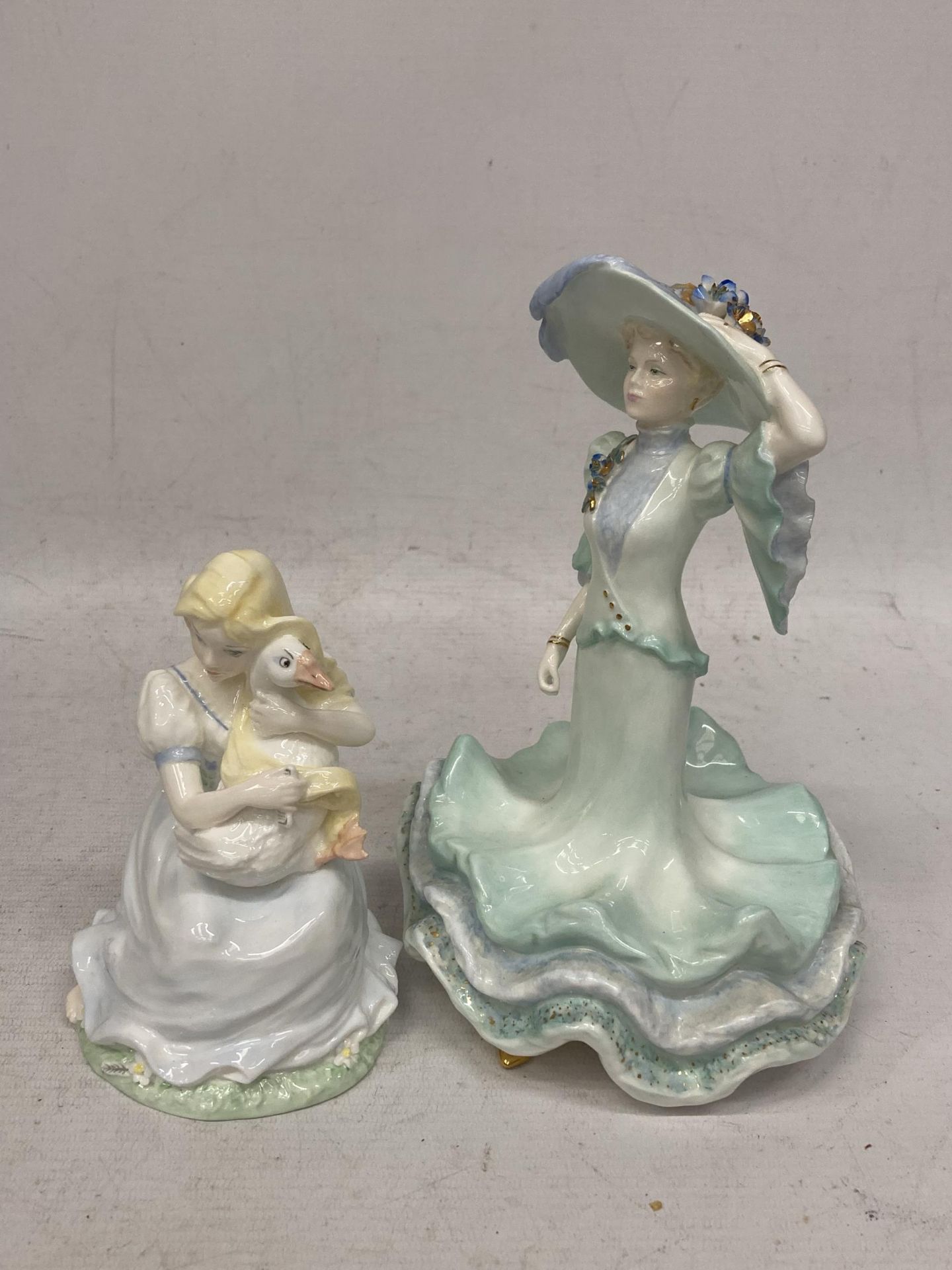 TWO LIMITED EDITION COALPORT FIGURES GOOSE GIRL AND LADY ASCOT - Bild 2 aus 5