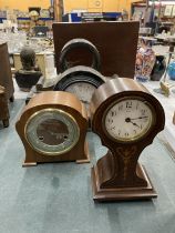 THREE VINTAGE MANTLE CLOCKS TO INCLUDE A SMITHS PLUS A CLOCK CASE MISSING THE FACE