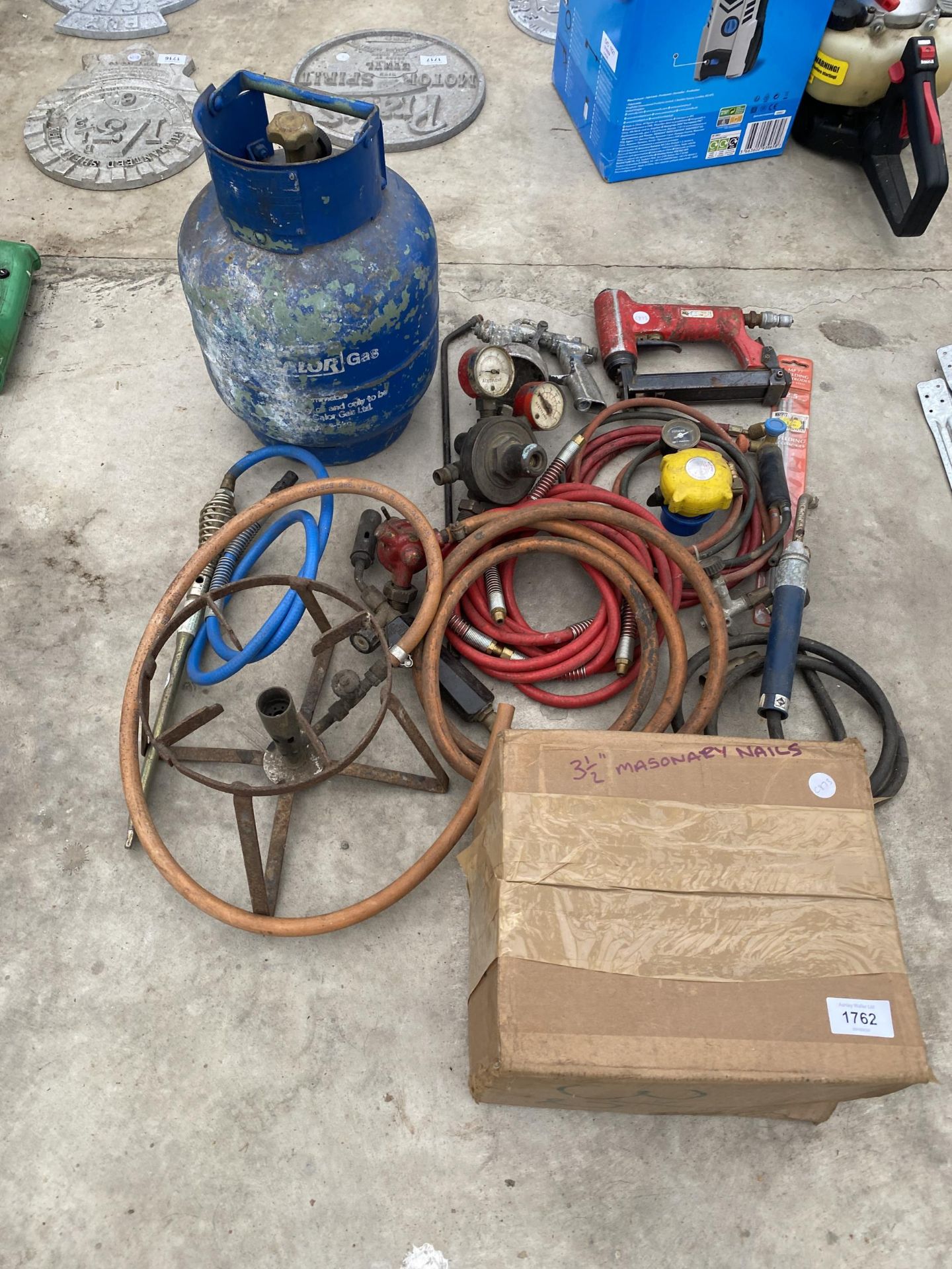 AN ASSORTMENT OF TOOLS TO INCLUDE CUTTING PIPES, PRESSURE GAUGE AND COMPRESSOR FITTINGS ETC