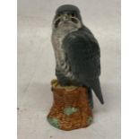 A BESWICK PEREGRINE FALCON BENEAGLES SCOTCH WHISKY BIRD OF PREY DECANTER