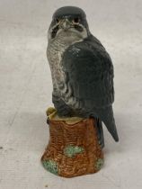 A BESWICK PEREGRINE FALCON BENEAGLES SCOTCH WHISKY BIRD OF PREY DECANTER