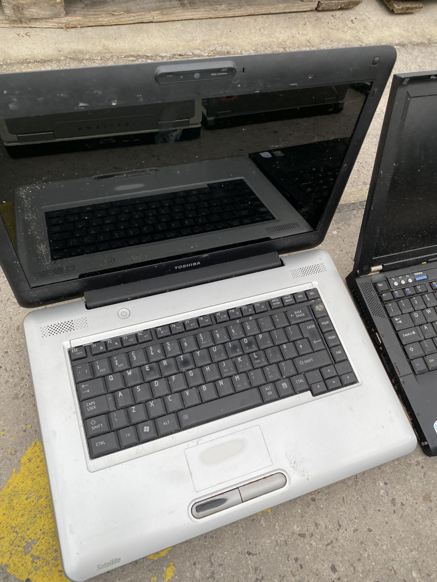 FOUR VARIOUS LAPTOPS TO INCLUDE TOSHIBA ETC - Image 3 of 5