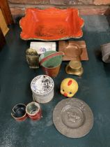 A MIXED LOT TO INCLUDE CASED SHOT GLASS, COPPER DISH, BRASS OWL ETC