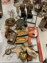 A MIXED LOT TO INCLUDE CHERUB FIGURE, PAIR OF GILT BOOKENDS ETC