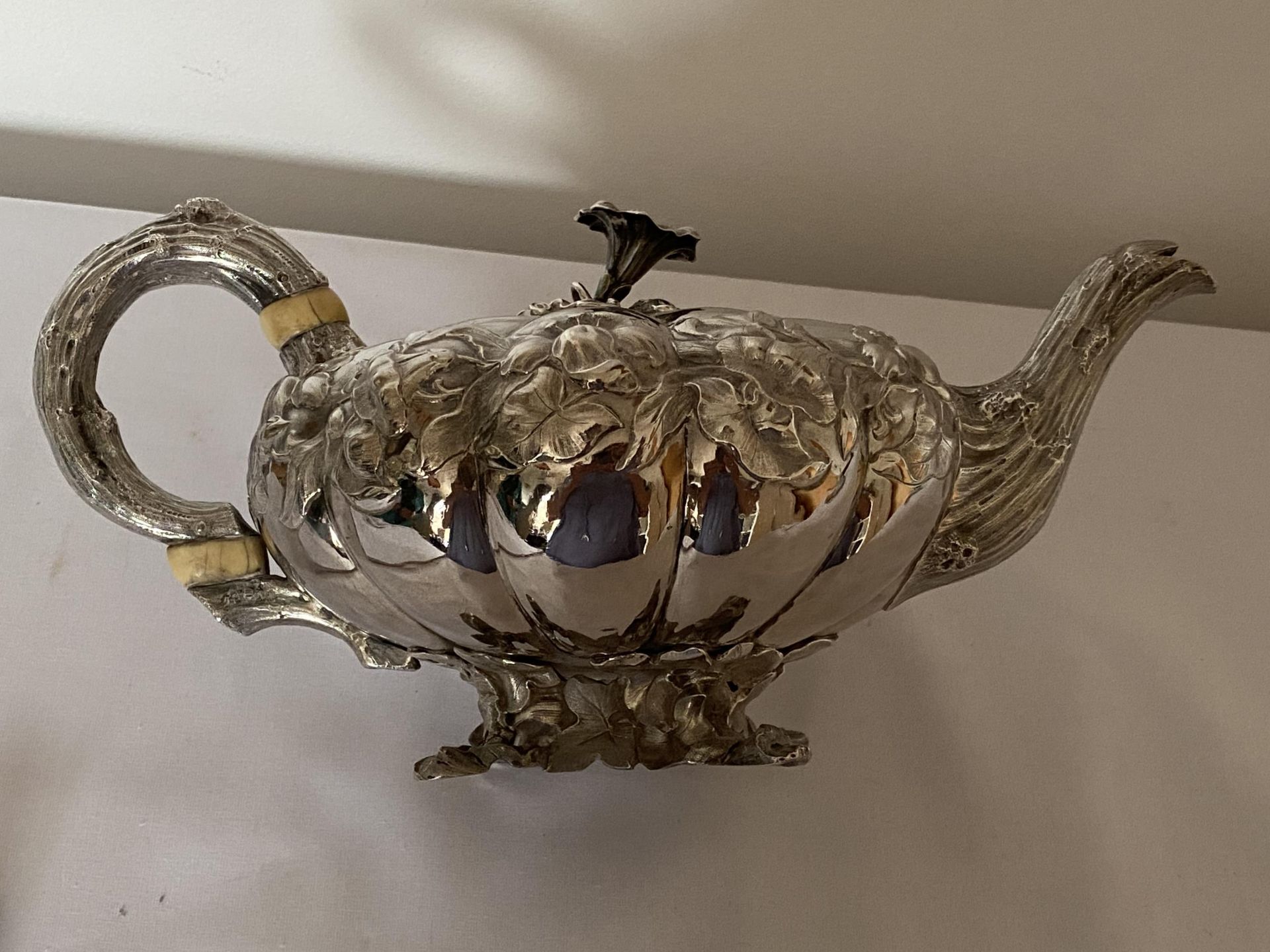 A VICTORIAN 1840 HALLMARKED LONDON SILVER TEAPOT, MAKER WC, POSSIBLY WILLIAM CHANDLESS, GROSS WEIGHT - Image 14 of 21