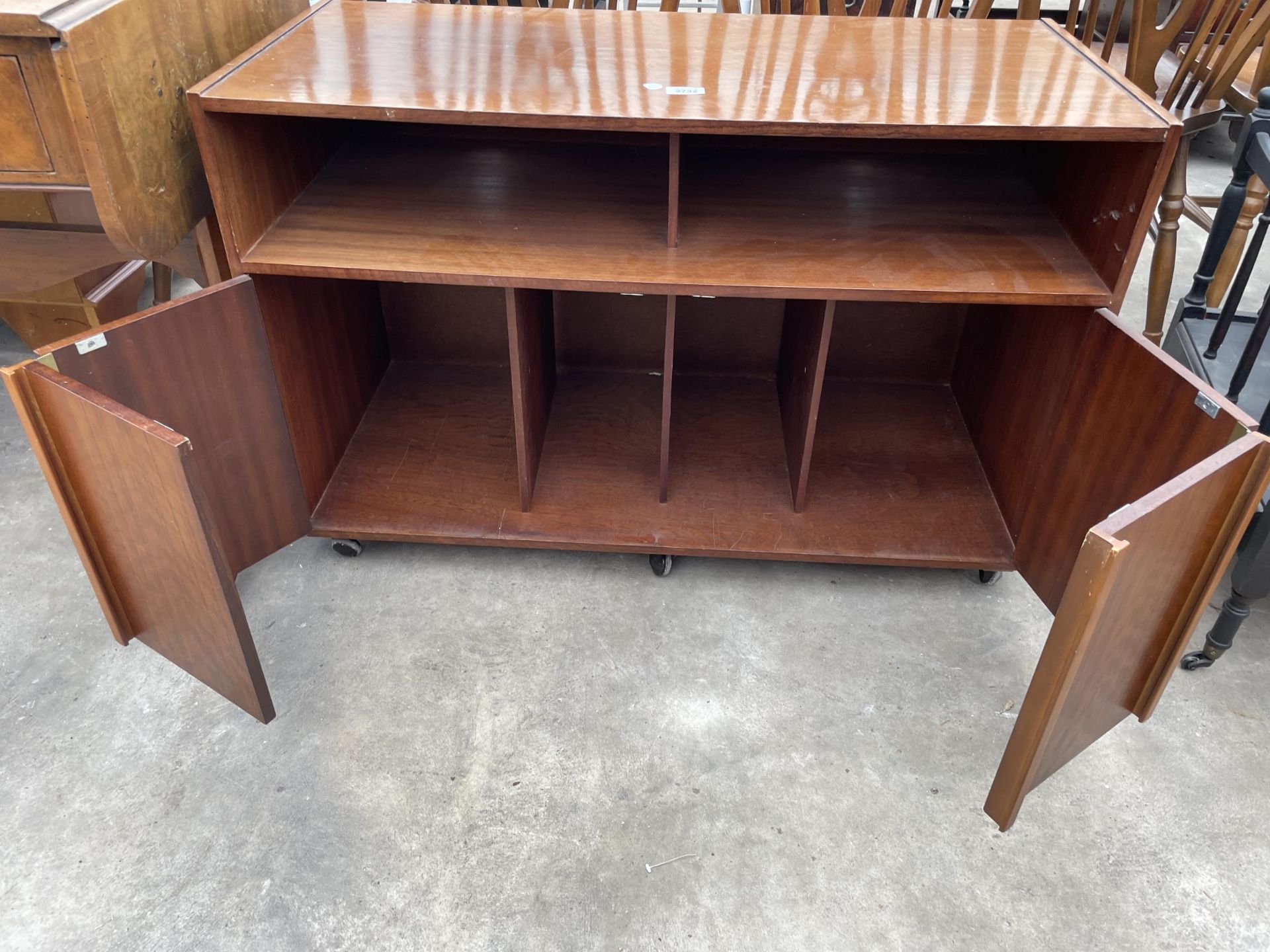 A RETRO TEAK CABINET WITH PAIR OF BI-FOLD DOORS TO THE BASE, 36" WIDE - Image 2 of 3