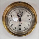 A VINTAGE STYLE BRASS WALL CLOCK WITH BATTERY MOVEMENT, DIAMETER 23CM